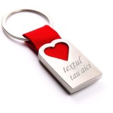 Breloc personalizat metalic in forma de inima rosie gravat cu textul tau