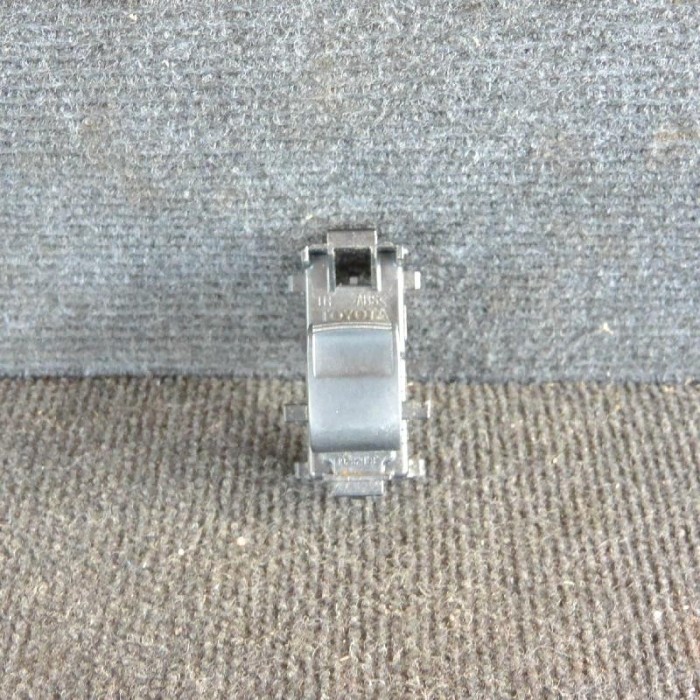 Buton geam ușă dreapta spate TOYOTA AURIS _E15_ 2006 OEM: 1928298 1940425