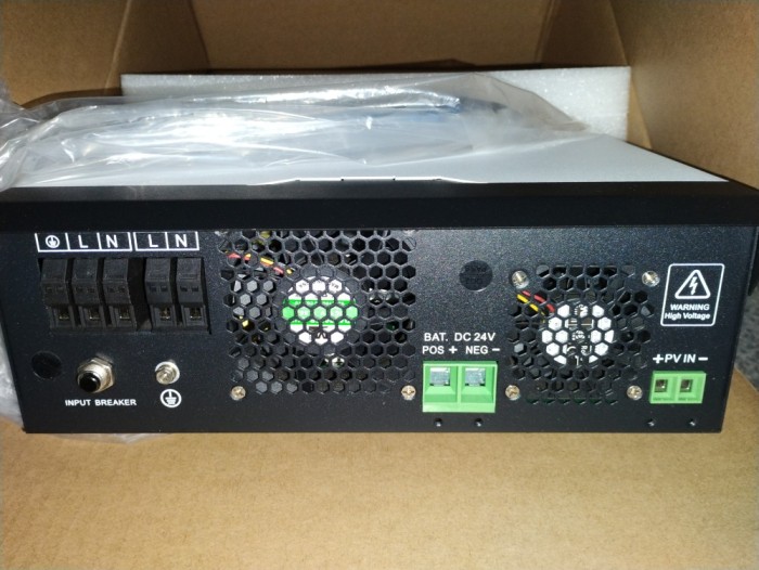 Invertor solar 3kW + controller incarcare baterii