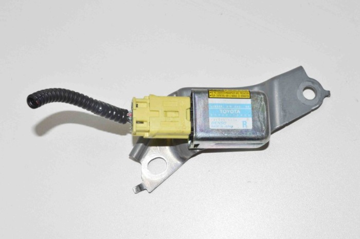 Senzor de impact dreapta spate LEXUS RX _U3_ 2007 OEM: 89833-48020 | 2423592