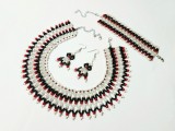 Reducere! Set lat traditional negru si rosu margele nisip baza gatului