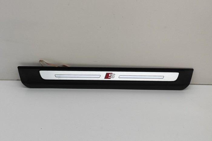 Ornament prag dreapta față AUDI Q8 4MN 2021 OEM: 4M8947406A 28799662