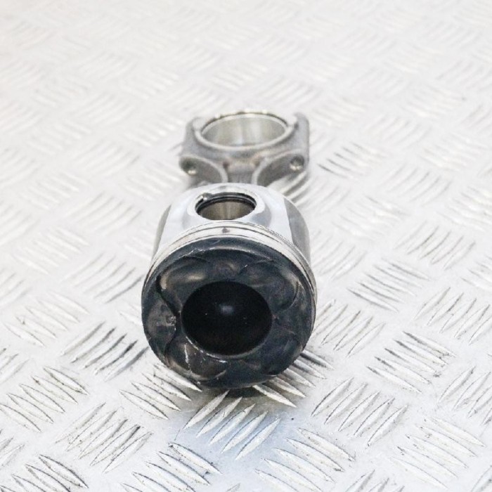 Piston VOLVO V60 2011 OEM: 31339777,8631505 3427254