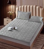 Cumpara ieftin Husa de pat matlasata tip topper + 2 fete de perna 50x70cm gri deschis - D102