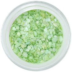Decorațiuni nail art &ndash; cochilii zdrobite, verzi deschis