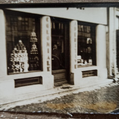 Magazin de coloniale si textile din Caracal// fotografie anii '30