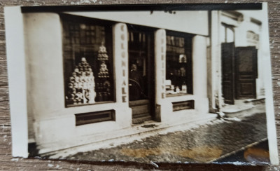 Magazin de coloniale si textile din Caracal// fotografie anii &amp;#039;30 foto