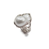 Cumpara ieftin Inel reglabil dama, argint 925 placat rodiu, cu perla baroc alba naturala. Bijuterie de lux, handmade in Italia. Cadou elegant, aniversare