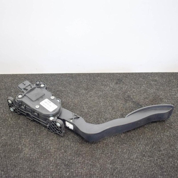 Pedala de accelerație DACIA SANDERO II 2014 OEM: 180106136R6PV009085 3906149