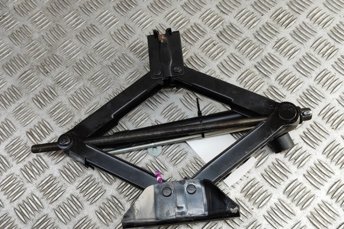 Cric LAND ROVER RANGE ROVER EVOQUE L538 2015 OEM: EJ32-17080-AC,EJ32-17035-AB 31274338
