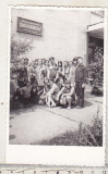 Bnk foto Ploiesti - Elevi la intrarea in Scoala nr 7 Nucilor anii `70, Alb-Negru, Romania de la 1950, Cladiri