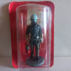 Figurina plumb - Pompier tenue de feu RDA 1985 - 1:32