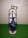 Sticla vintage din PORTELAN Delft Blue pictata MANUAL pentru BOLS ROYAL , marcata