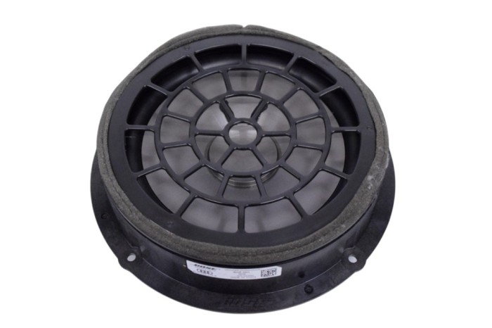 Difuzor ușă dreapta față AUDI Q3 8U 2016 OEM: 8U0035415B 28106097