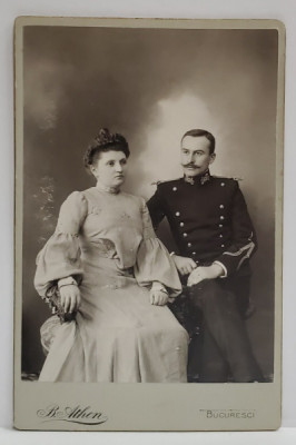 FOTOGRAF B. ATHEN , BUCURESTI , OFITER CU SOTIA IN STUDIO , FOTOGRAFIE CABINET , CCA. 1900 foto