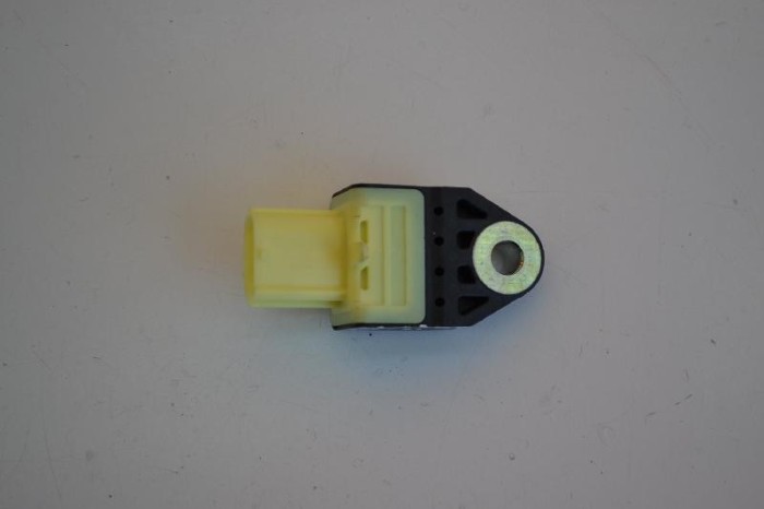 Senzor de impact st&acirc;nga față LEXUS RX _L1_ 2013 OEM: 89831-48040 1477122