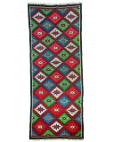 Covor vintage din l&acirc;nă 369&times;153 cm, tip chilim/scoarță, țesut la război, model geometric, cu franjuri &ndash; vișiniu &amp; verde