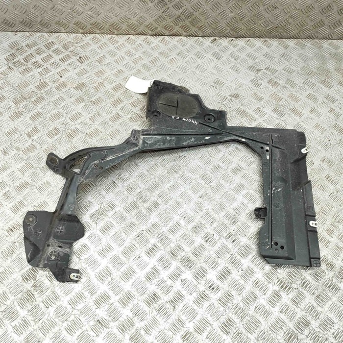 Scut motor dreapta spate BMW X1 F48 2020 OEM: 7354760