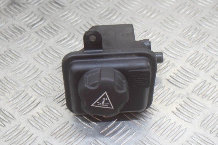 Vas de expansiune BMW 5 F10 2013 OEM: 2284880,10808611 13451567