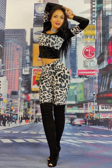 D697RR-9911 Tinuta pantaloni mulati si bluza cu model animal print