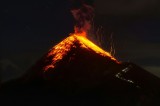 Tablou Canvas, "Eruptia furioasa a muntelui de foc", Lava, Foc, Eruptie, Noapte, Cer, Vulcan, Stralucire, Pericol, 39 x 26 cm, CMCLASS