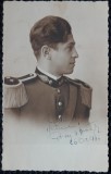 Fotografie tip Carte Postala, Ofiter al armatei romane in uniforma de ceremonie, 1940
