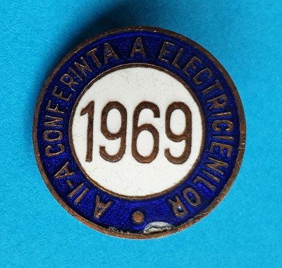 Insigna veche si rara - A II a Conferinta a Electricienilor 1969 foto