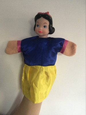 Marioneta Alba ca Zapada, cap cauciuc , corp textil foto
