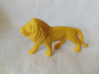 bnk jc Figurina de plastic - leu - neidentificata foto