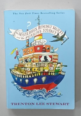 THE MYSTERIOUS BENEDICT SOCIETY AND THE PERILOUS JOURNEY by TRENTON LEE STEWART , illustrations by DIANA SUDYKA , 2008 foto