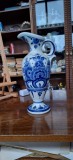 Vază Delft Blue &ndash; Ceramică pictată manual &ndash; Olanda