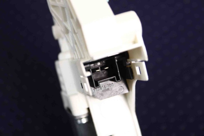 Motor macara geam ușă st&acirc;nga față AUDI A6 4G2, C7, 4GC 2013 OEM: 8K0959801B 2481072