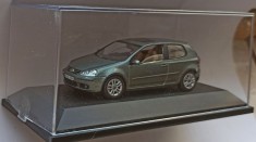 Macheta VW Golf 5 V 2003 gri - Schuco 1/43 Volkswagen foto