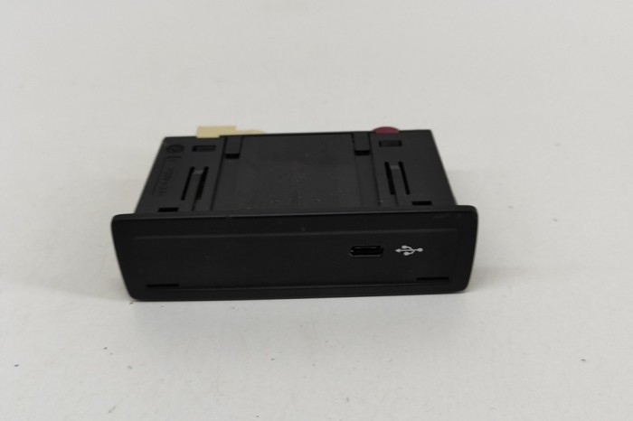 USB MERCEDES-BENZ CLA Coupe C118 2023 OEM: A2478203902 24249023