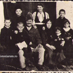 HST P1712 Poză familie de țărani români