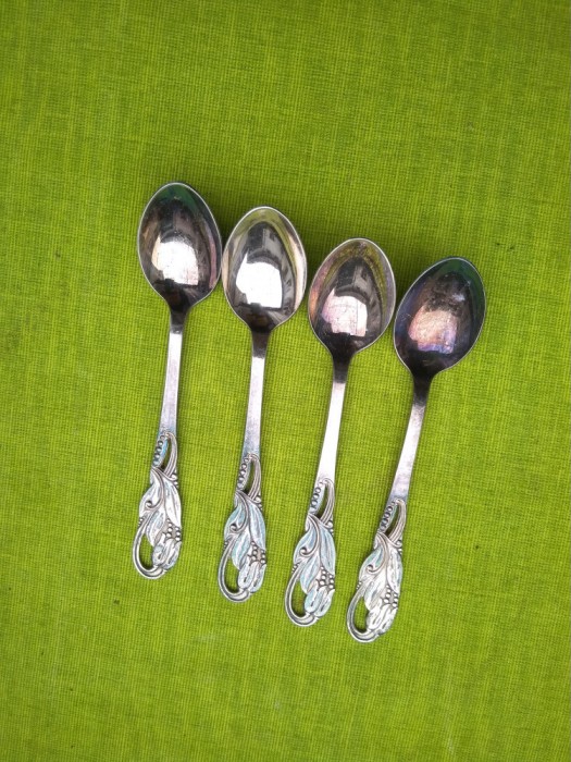 Lot de 4 lingurite argintate, decor in relief ghiocel, provenienta suedeza