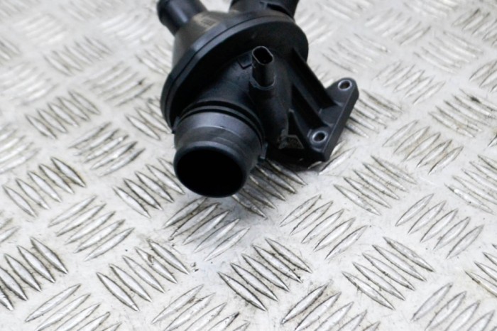 Termostat BMW X5 F15, F85 2019 OEM: 6644619,6601544,6371059,5603485,8635689 15062648