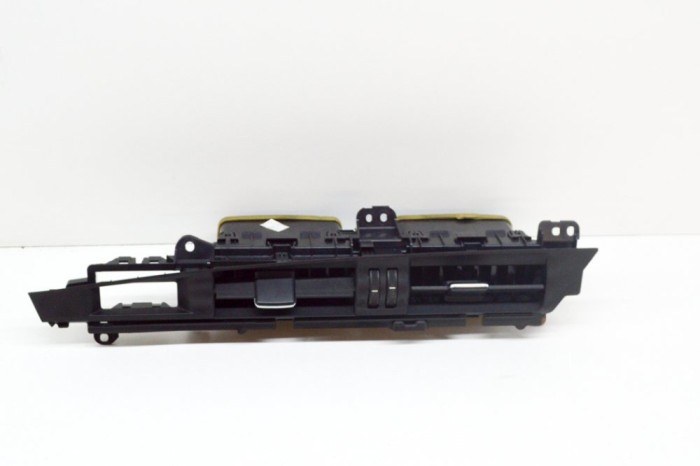 Gura de ventilație planșa de bord TOYOTA AURIS _E18_ 2014 OEM: 55670-02310 11812203