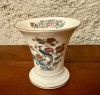 VAZA DIN PORTELAN ENGLEZESC- WEDGWOOD- BONE CHINA- KUTANI CRANE H9CM