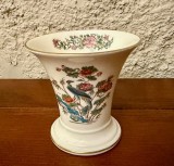 VAZA DIN PORTELAN ENGLEZESC- WEDGWOOD- BONE CHINA- KUTANI CRANE H9CM