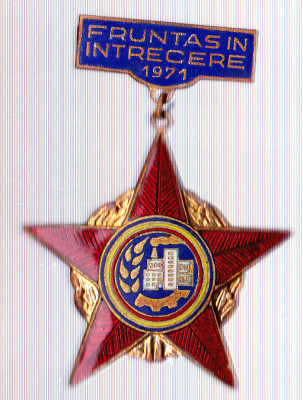 AMS# - INSIGNA FRUNTAS IN INTRECERE 1971 foto