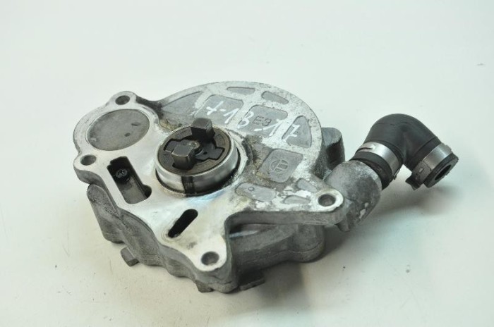 Pompa de vacuum AUDI Q5 8R 2012 OEM: 03L145100 10013592