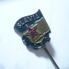Insigna veche Fotbal - Slavia DSO - Cehoslovacia , h=1,7cm , metal si email