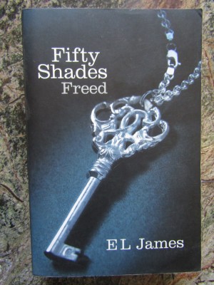 FIFTY SHADES FREED - EL JAMES , 2012 foto
