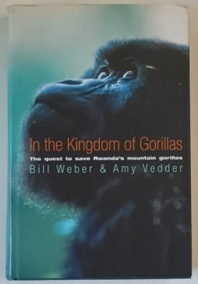 IN THE KINGDOM OF GORILLAS , THE QUEST TO SAVE RWANDA &amp;#039;S MOUNTAIN GORILLAS by BILL WEBER and AMY VEDDER , 2002 foto
