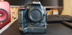 Nikon D5300, 24.2MP CMOS + grip Phottix BG-D5200 + 2 acumulatori foto