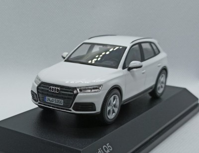 Macheta Audi Q5 - iScale 1/43 foto