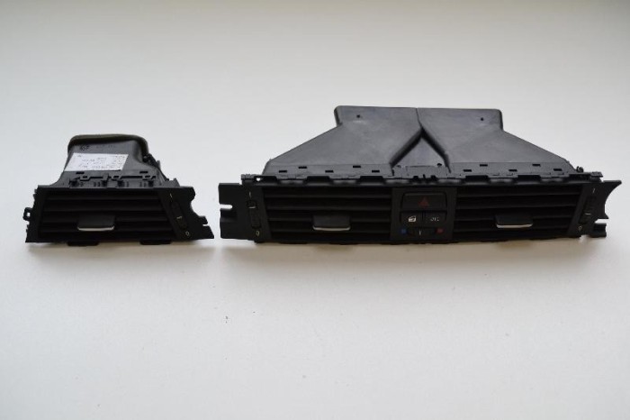Gura de ventilație planșa de bord BMW 3 Coupe E92 2007 OEM: 9151176,64229151168 2022910