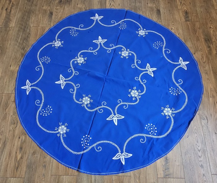 FATA DE MASA CIRCULARA VINTAGE DIN BUMBAC CU MODEL BRODERIE MANUALA