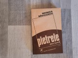 Pietrele din luna de Monica Savulescu
